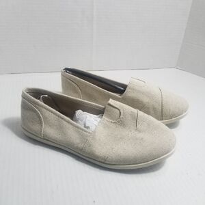 NEW IN BOX SODA WOMEN'S BEIGE SLIP ON SHOES SIZE 6.5